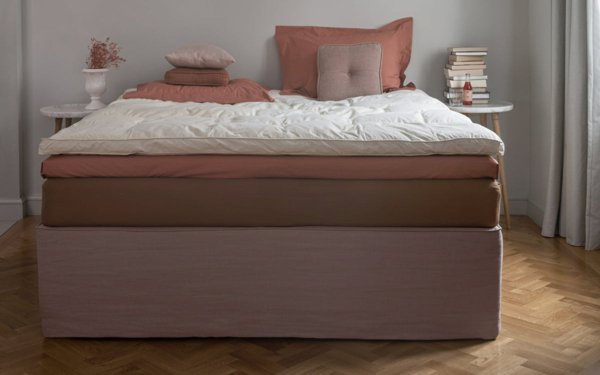 Kamelia wool topper